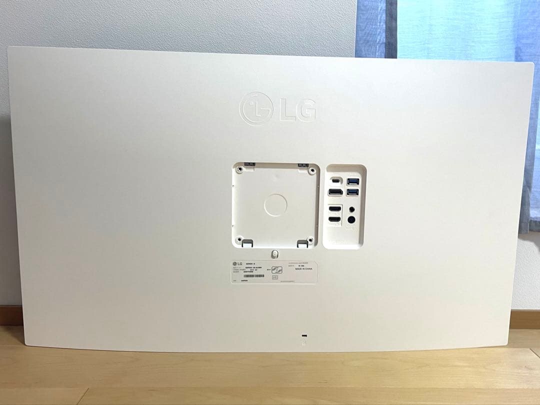 LG 4K 32UP550N-W TYPE-C 90w給電対応モデル　付属品完備