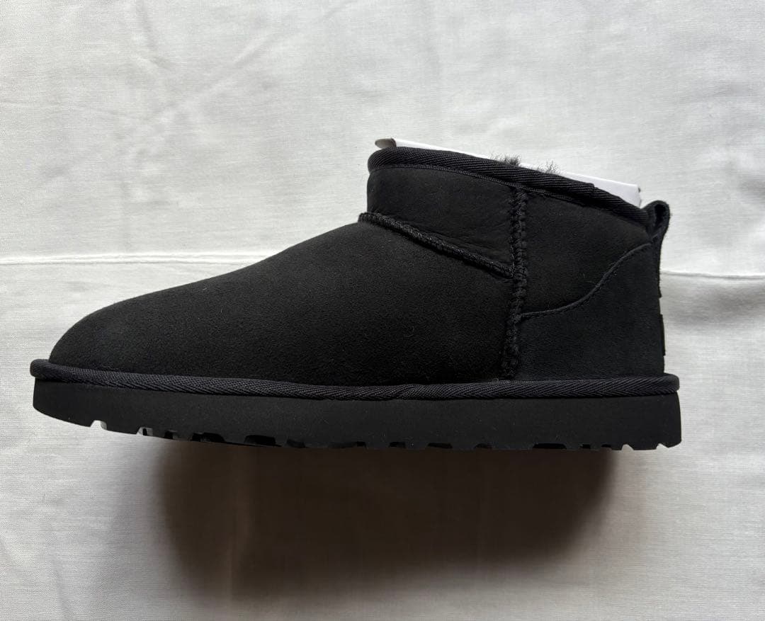 「新品」UGG ウルトラミニ　US8 黒 ムートンブーツ