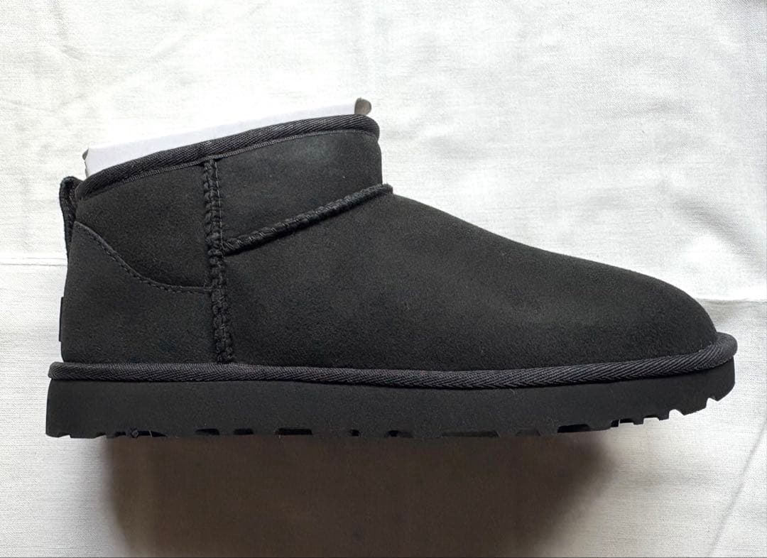 「新品」UGG ウルトラミニ　US8 黒 ムートンブーツ