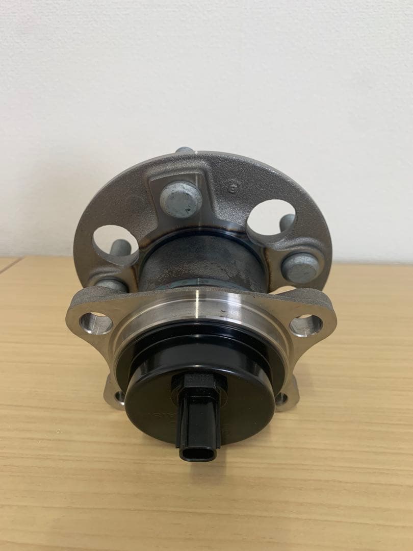 NCP131 ヴィッツRS用　リアハブASSY純正２個セット新品未使用