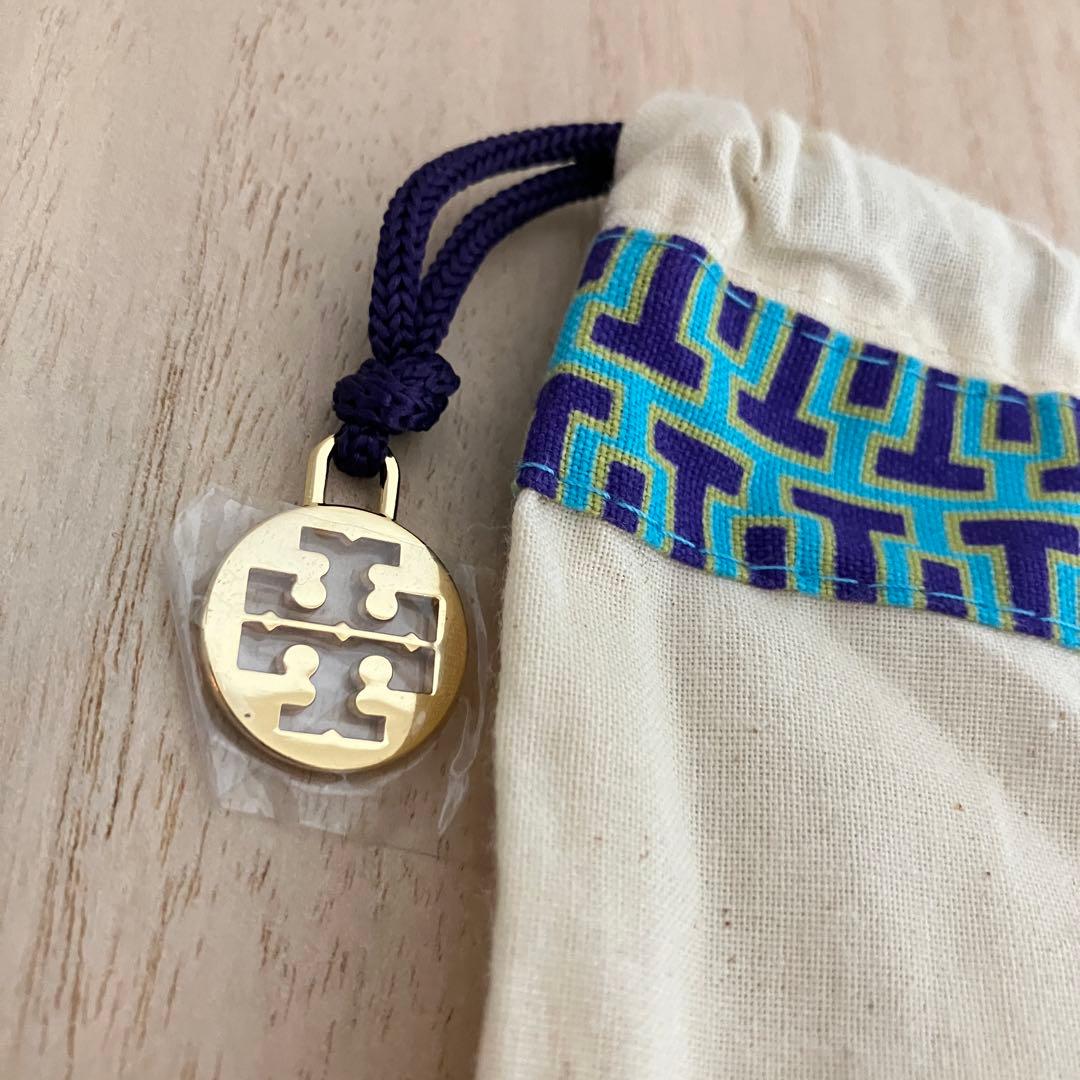 訳あり✨未使用級✨トリーバーチ✨ミラー✨クラッチバッグ✨ブラックロゴ