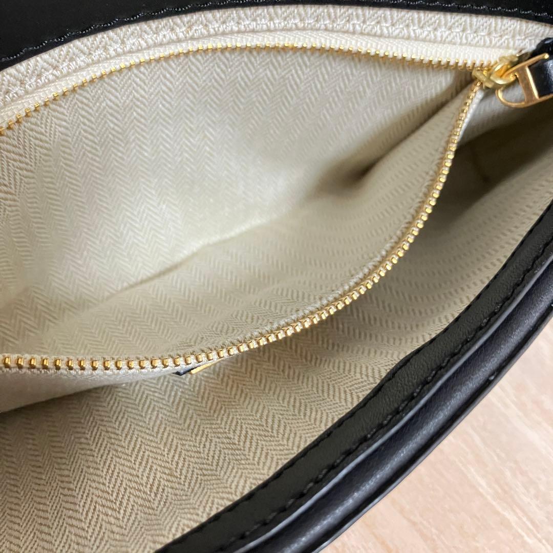 訳あり✨未使用級✨トリーバーチ✨ミラー✨クラッチバッグ✨ブラックロゴ