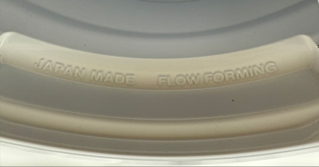 ADVAN RG-4 レーシングホワイトメタリック＆リング　18インチ