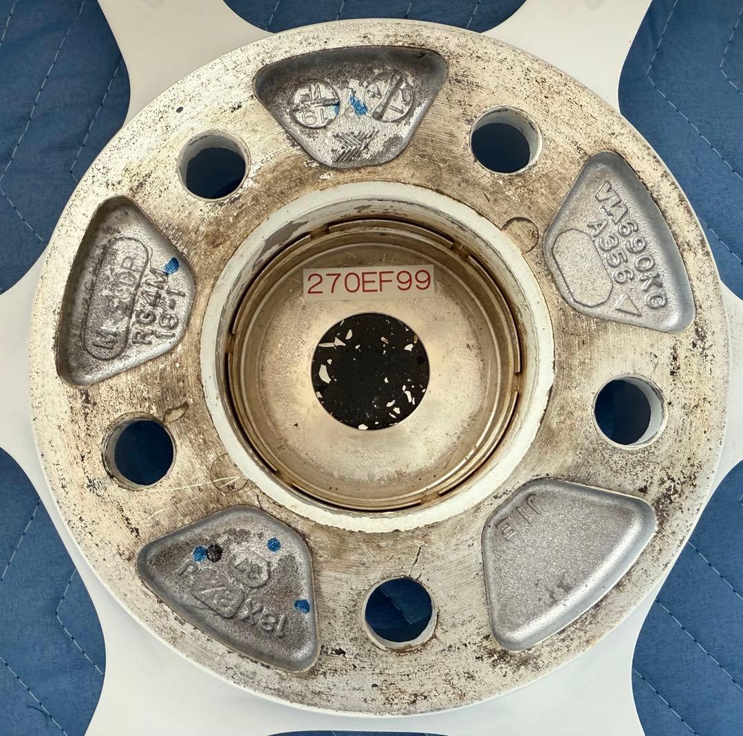 ADVAN RG-4 レーシングホワイトメタリック＆リング　18インチ