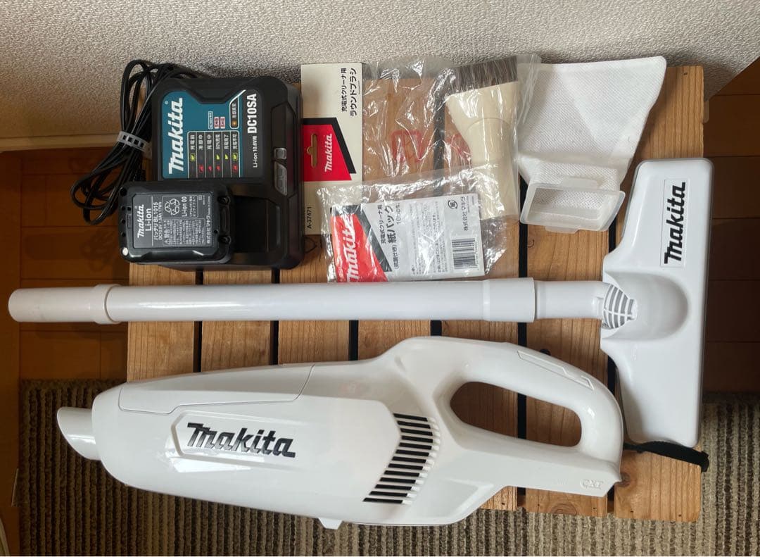 makita マキタ 充電式クリーナー CL107FD ホワイト 掃除機
