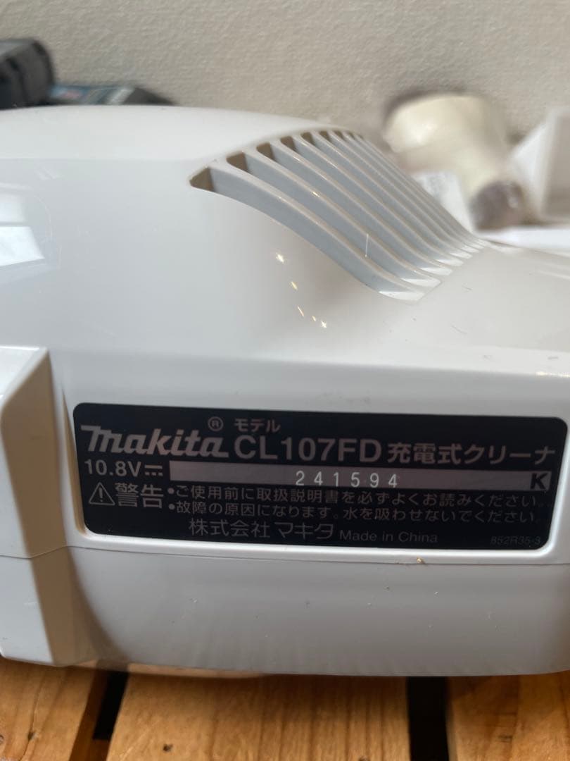 makita マキタ 充電式クリーナー CL107FD ホワイト 掃除機