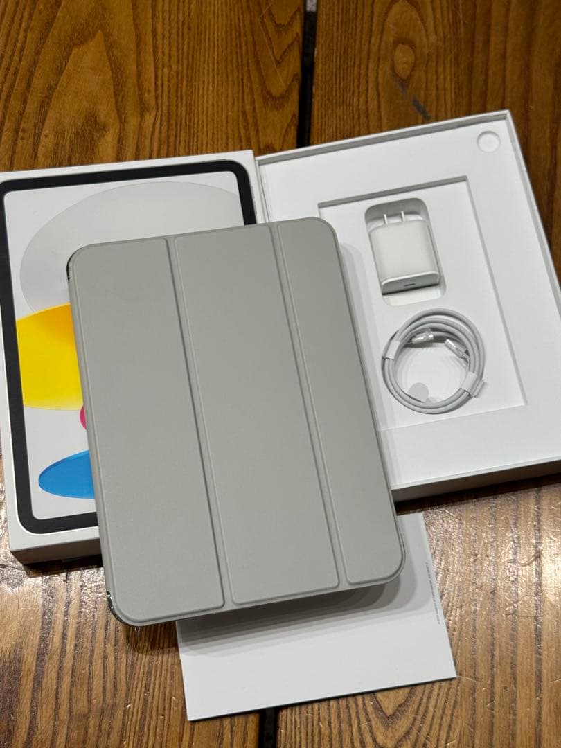 iPad A16 128GB シルバー（ケース付き）