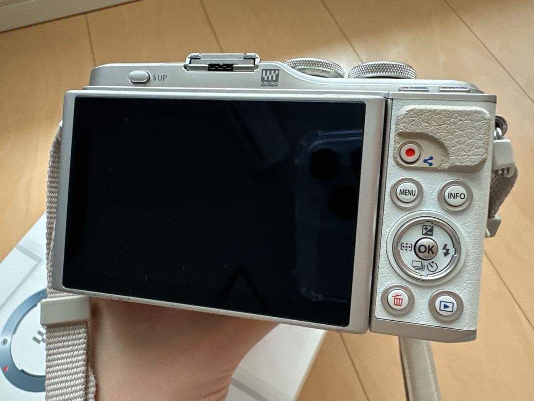 OLYMPUS PEN E-PL9 ダブルズームキット