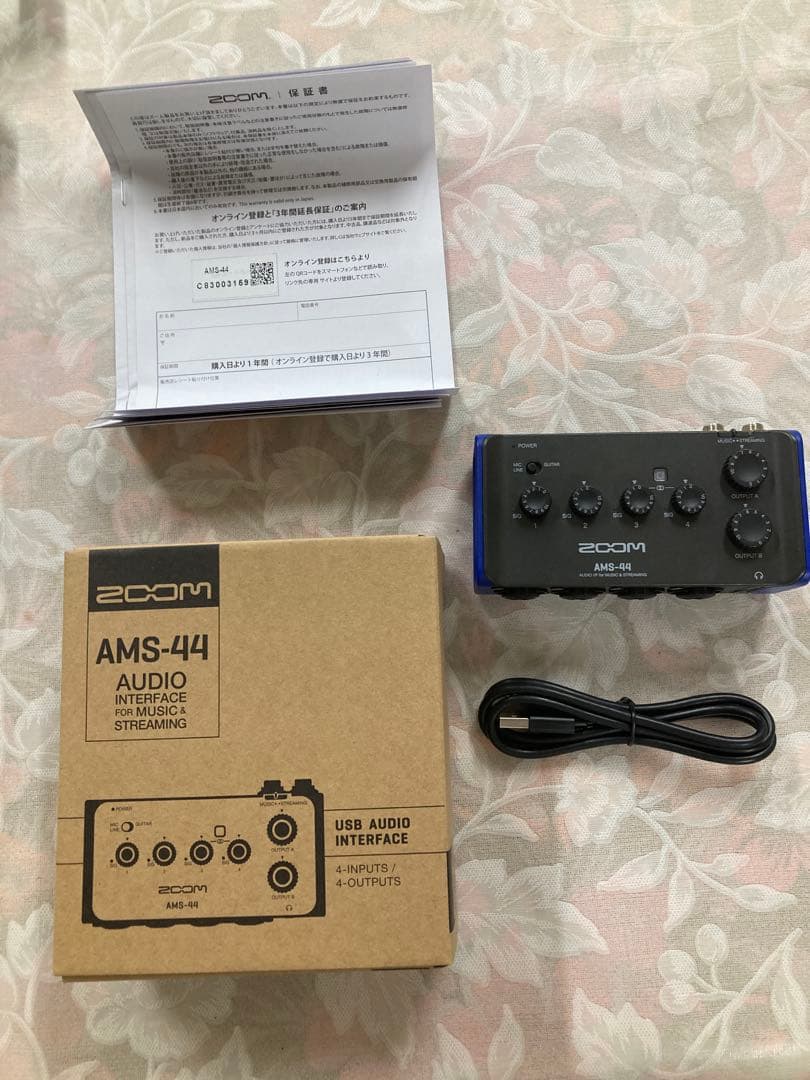 ZOOM AMS-44 USBオーディオインターフェース