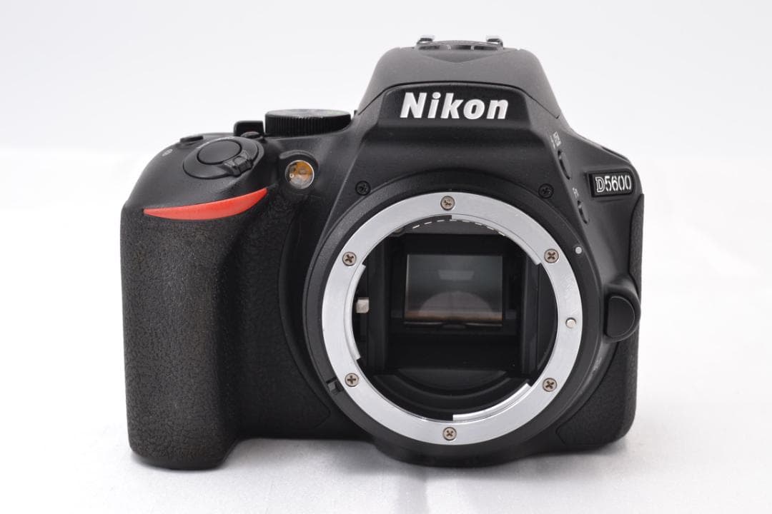 ■ 美品 ■ ニコン　Nikon D5600 ダブルズームキット 元箱付