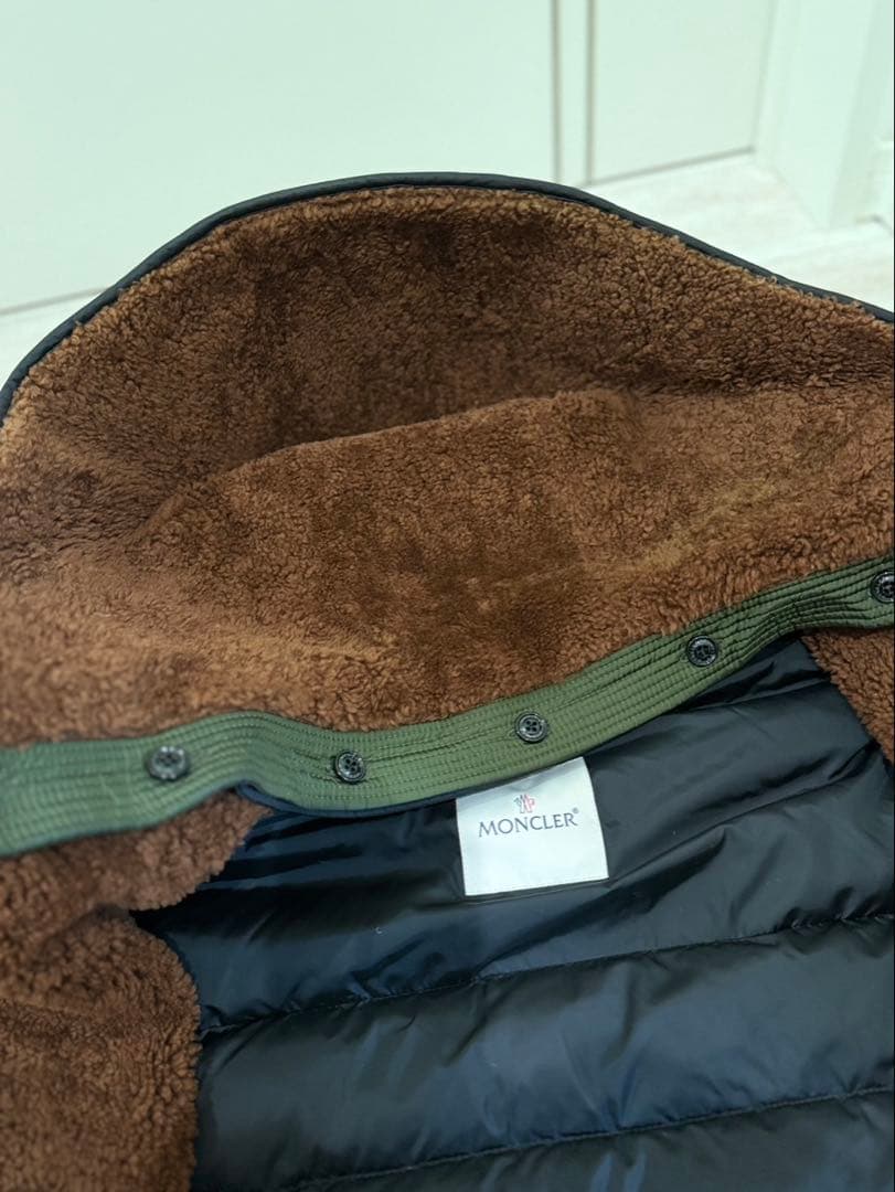 モンクレール ARMAND最高級ムートンレザー切替デザイン ダウンジャケット