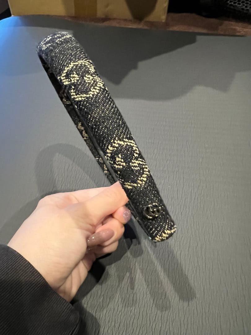 GUCCI ロゴ入り デニムヘアバンド　カチューシャ