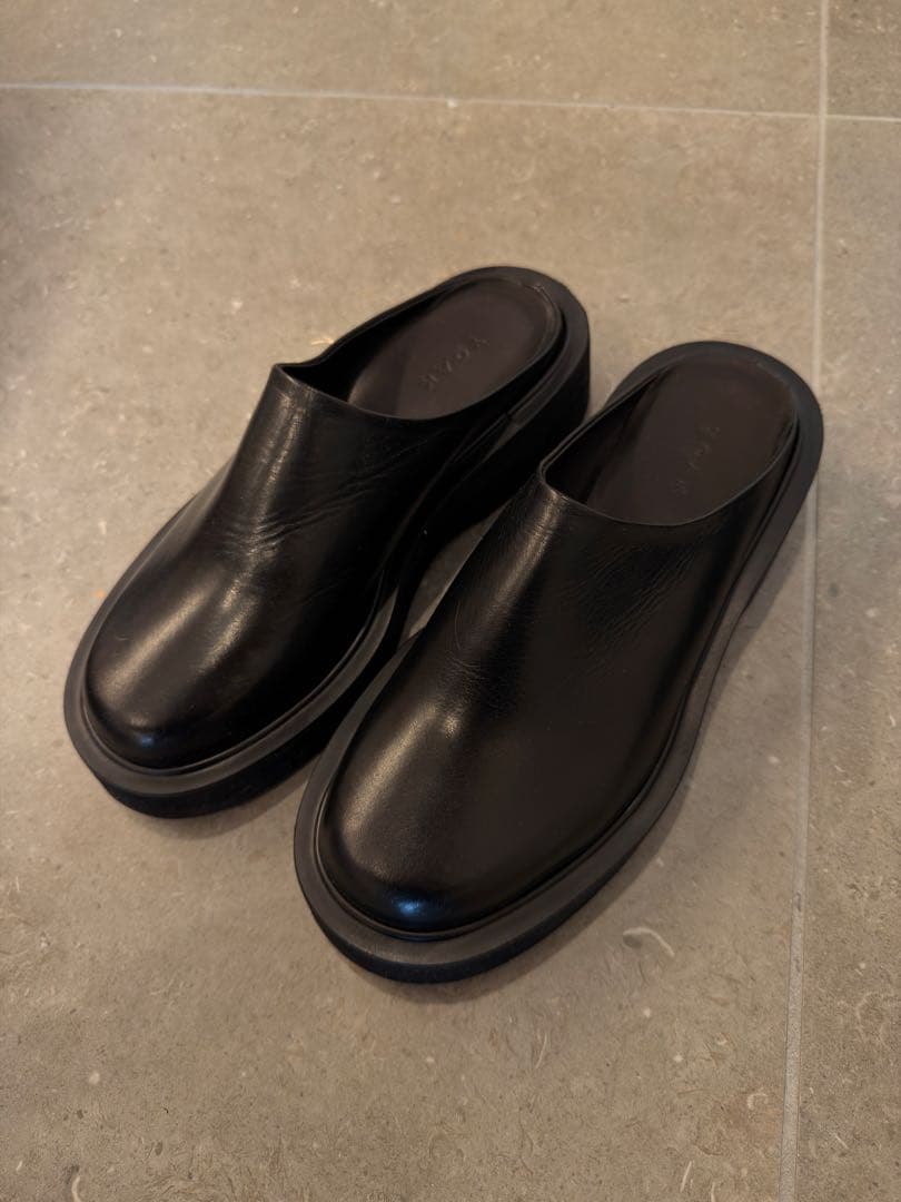 YOAK JANE 41 ブラック レザー スリッポンサンダル サボ