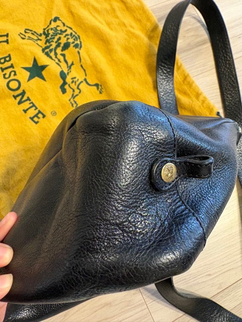 IL BISONTE 黒 レザー ショルダーバッグ