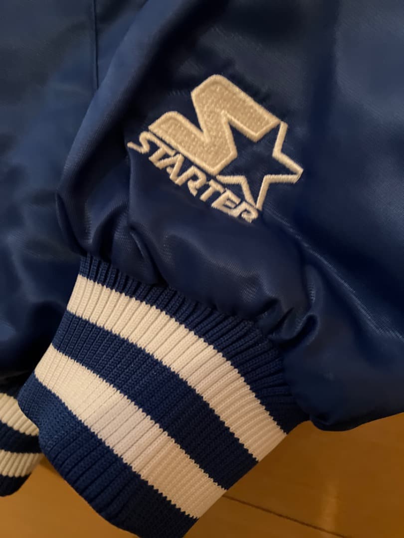 美品　ロサンゼルスドジャース　スタジアムジャンパー　スターター