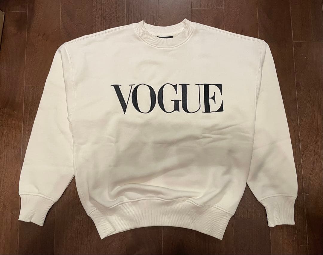 文太さま専用　新品　VOGUE ロゴ刺繍スウェット　クリーム　Sサイズ