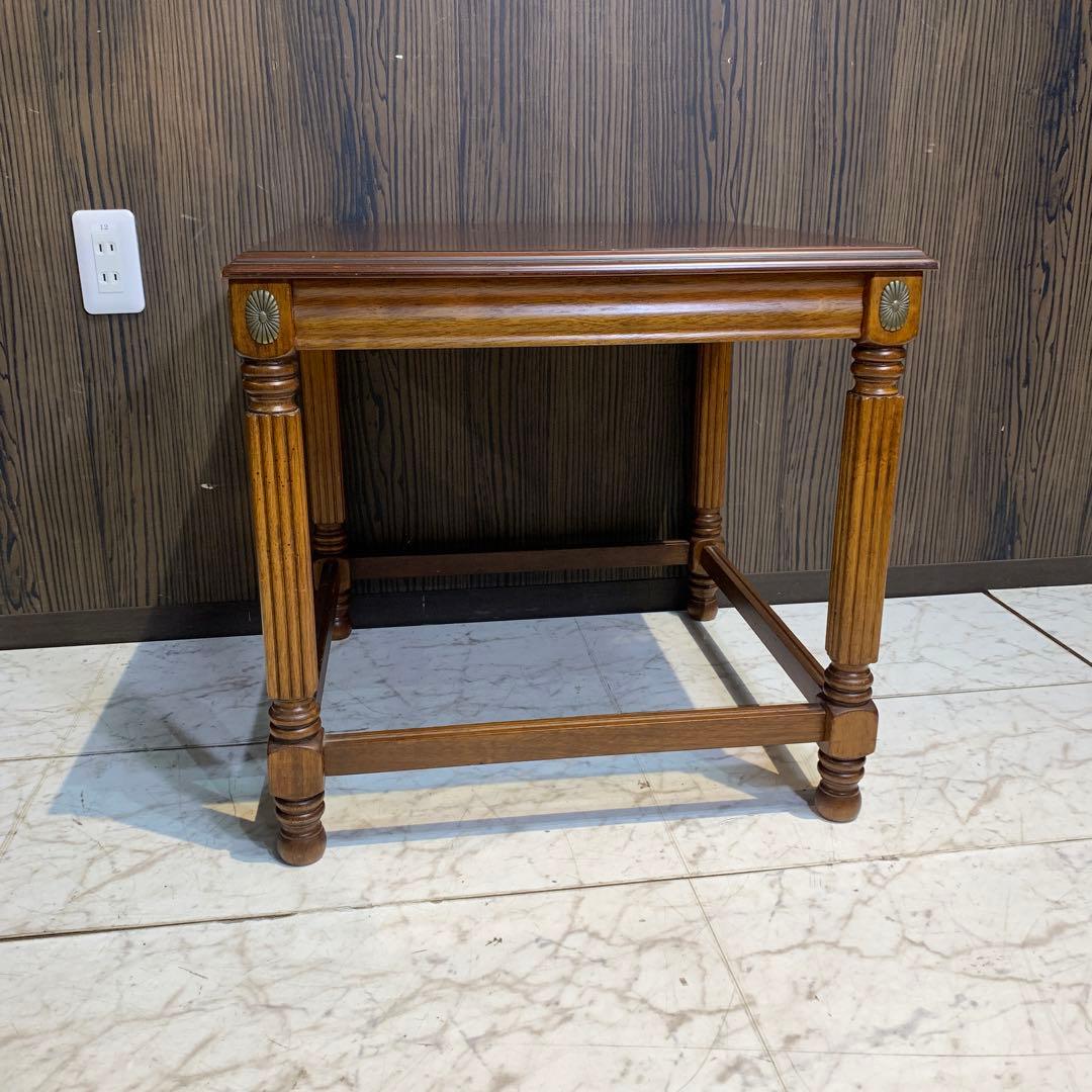 クラシック木製サイドテーブル