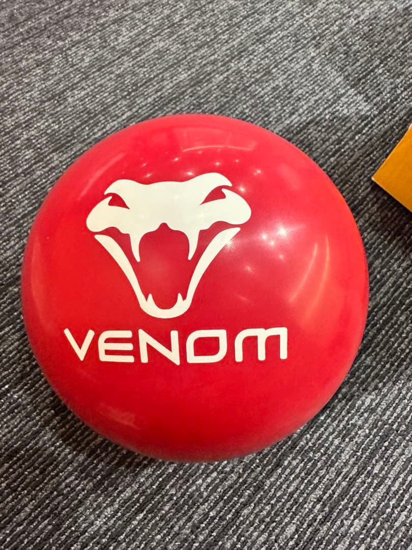 『新品』MOTIV ライジングベノム　ボウリングボール 15ポンド