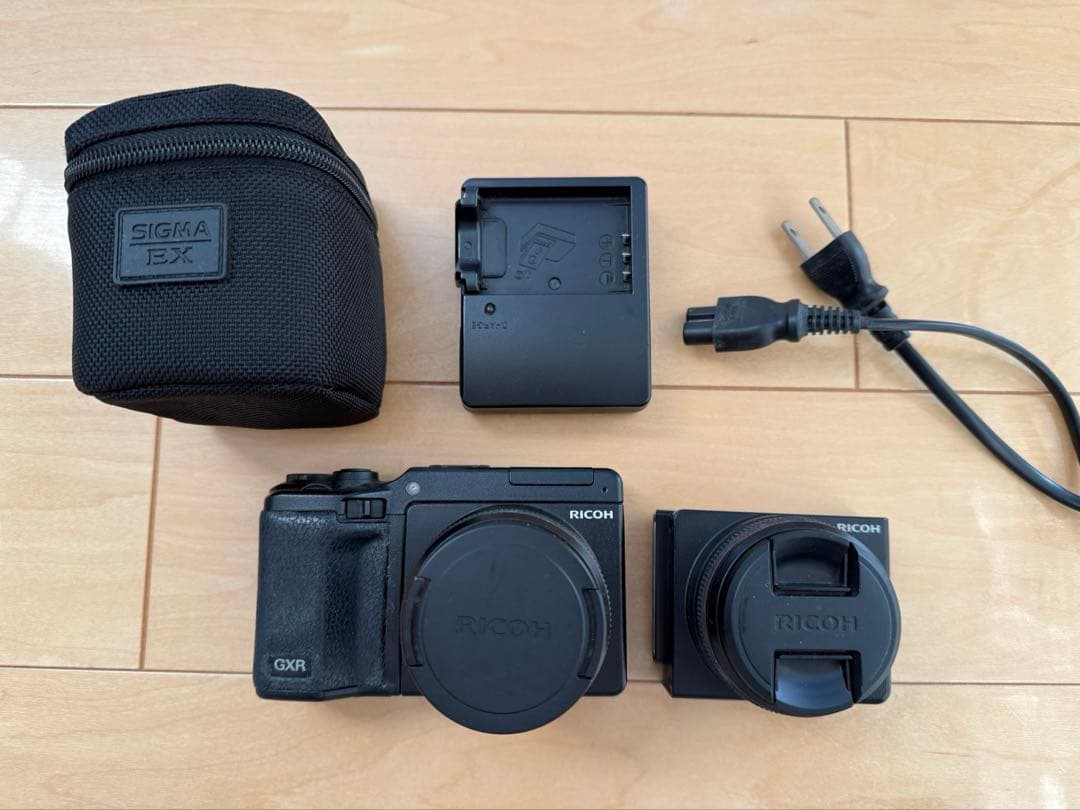 RICOH GXR ボディとレンズ２本