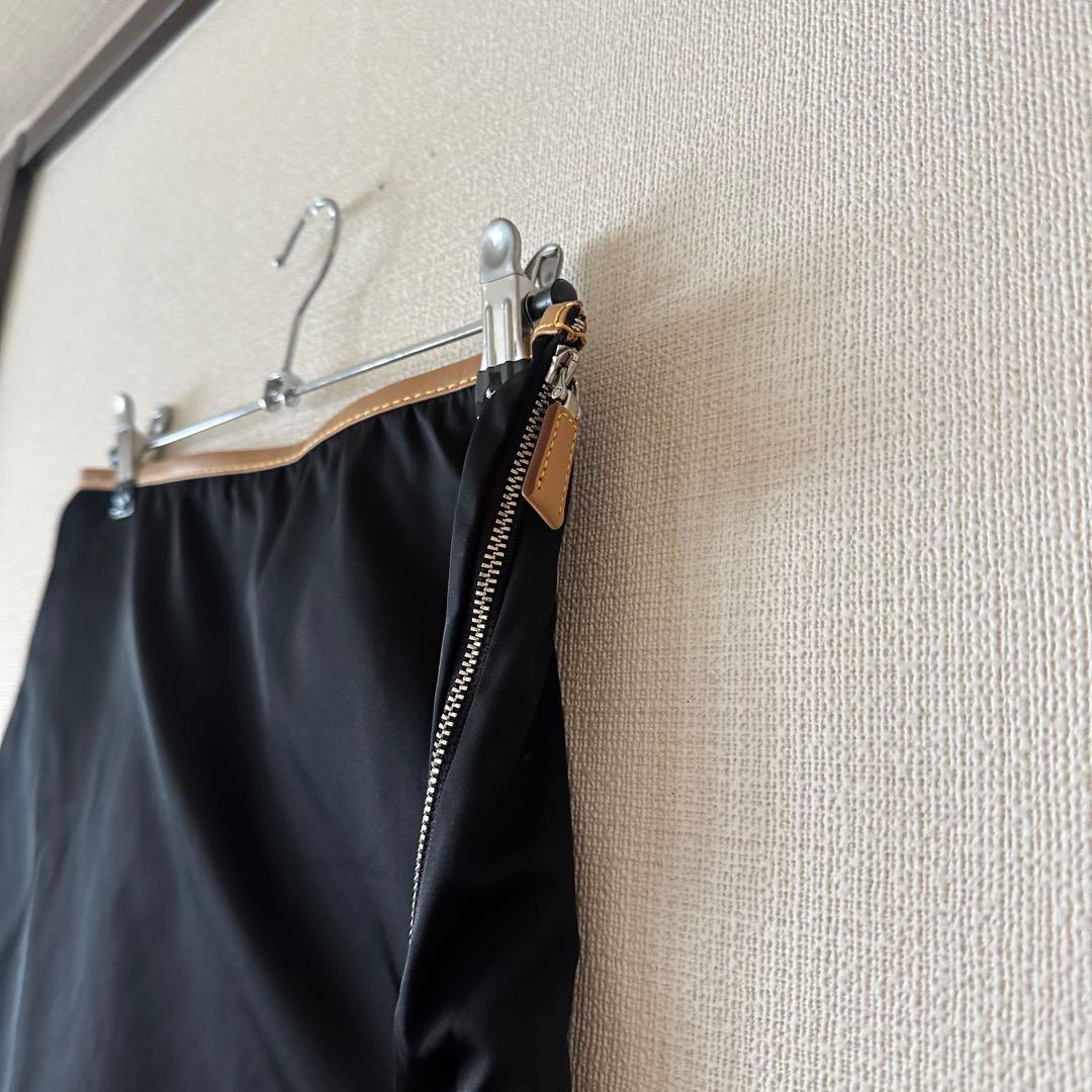 美品プラダレザーパイピングナイロンミニスカート黒36