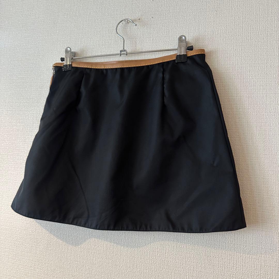 美品プラダレザーパイピングナイロンミニスカート黒36