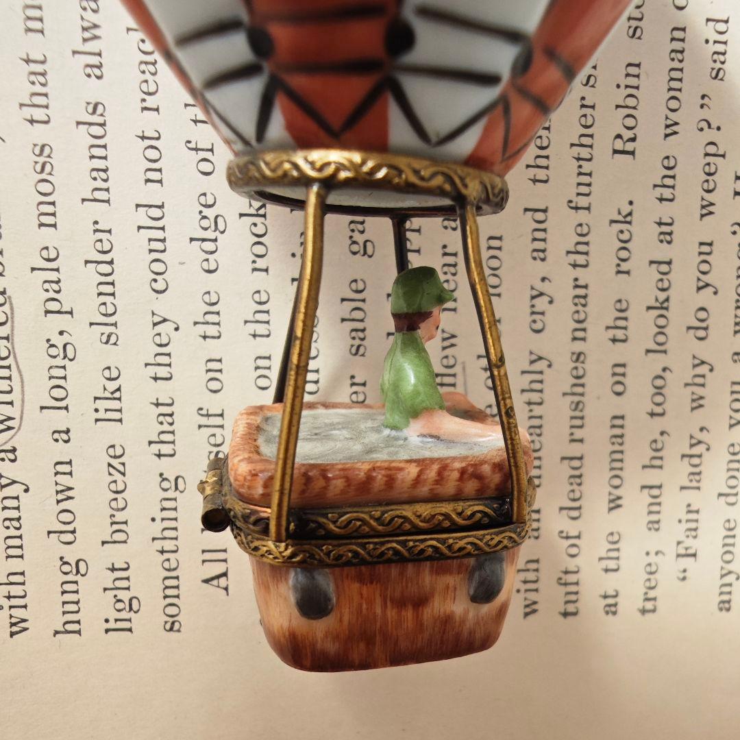 リモージュボックス　熱気球　フランス製小物入れ　陶器　ミニチュア