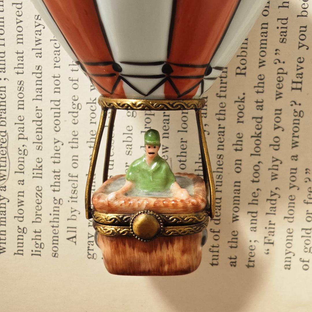 リモージュボックス　熱気球　フランス製小物入れ　陶器　ミニチュア