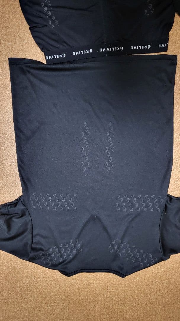 RELIVE Mサイズ ブラック VネックTシャツとレギンスセット