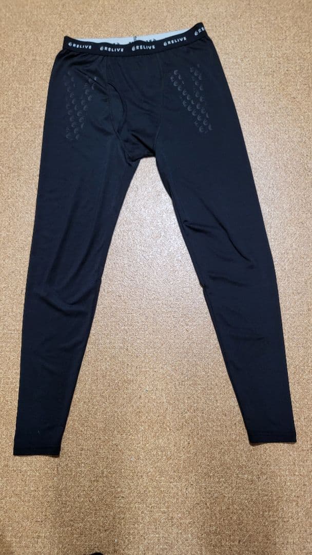 RELIVE Mサイズ ブラック VネックTシャツとレギンスセット