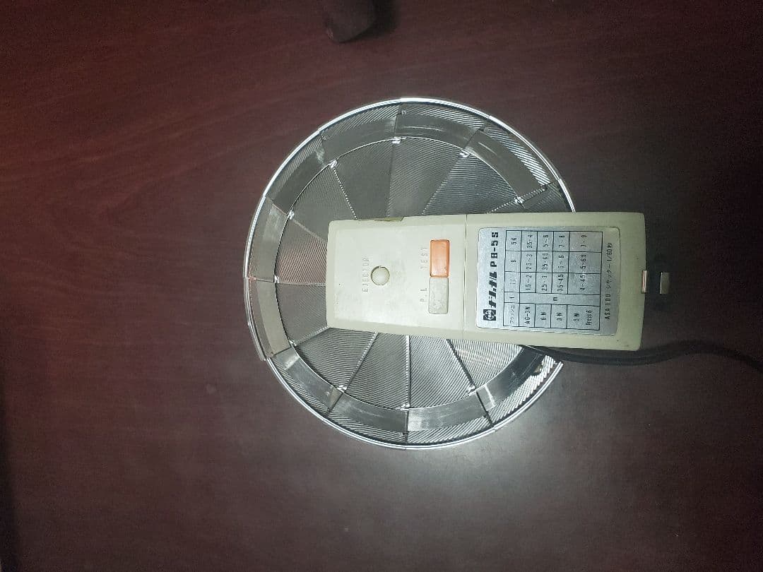 昭和レトロ　カメラ２台　ストロボフラッシュ１台　発光器１台　全てケース付き