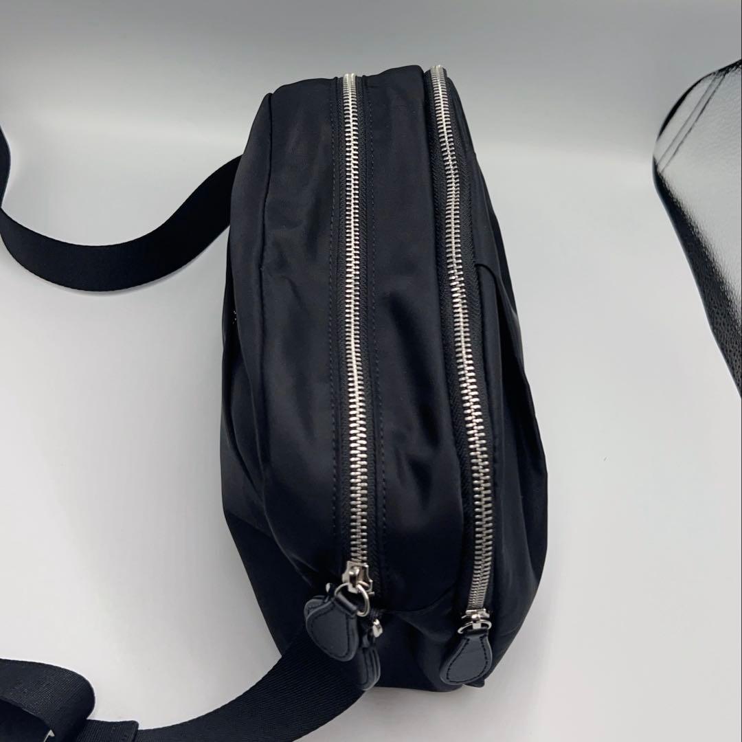 美品✨agnes b.アニエスベー　ナイロン　ショルダーバッグ　黒　ブラック