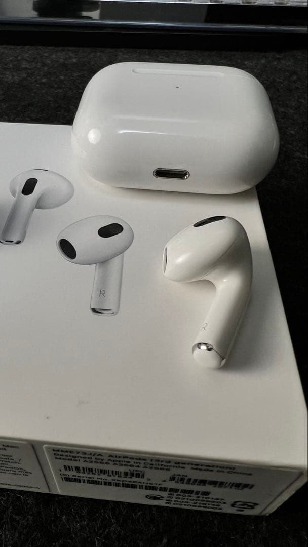 イヤホン Apple AirPods (3rd generation)