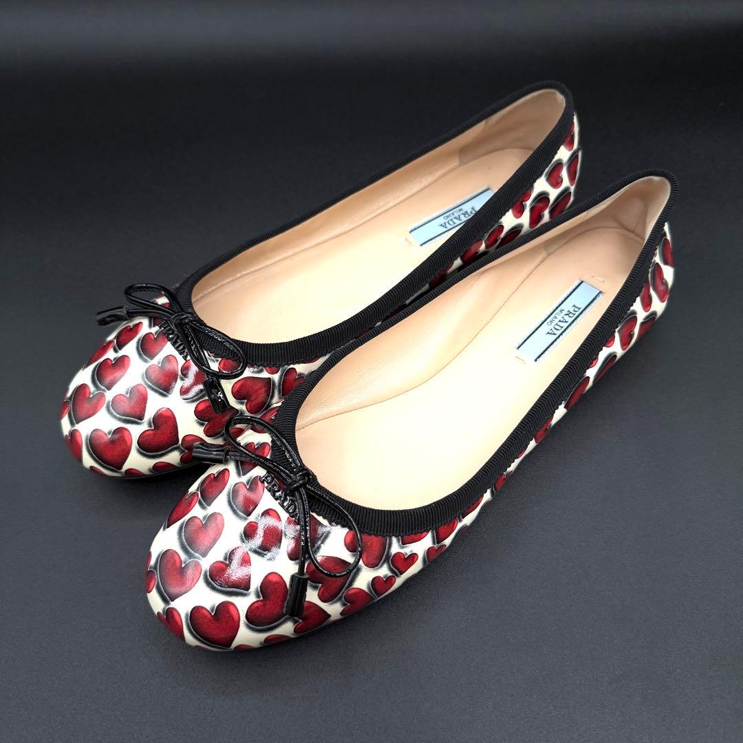 極美品　PRADA ハート柄 フラットシューズ　エナメル　24㎝　箱付き