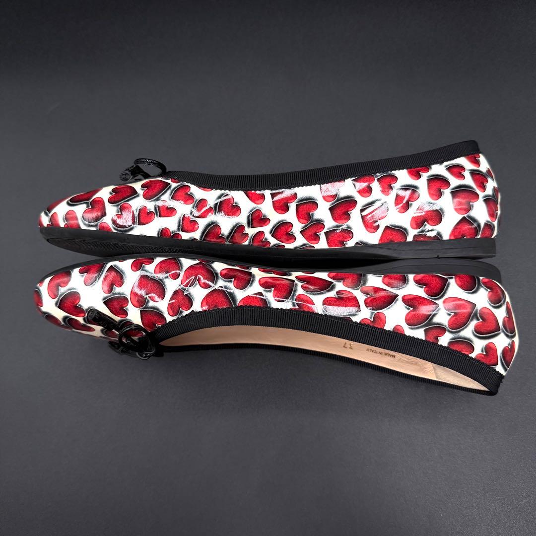 極美品　PRADA ハート柄 フラットシューズ　エナメル　24㎝　箱付き