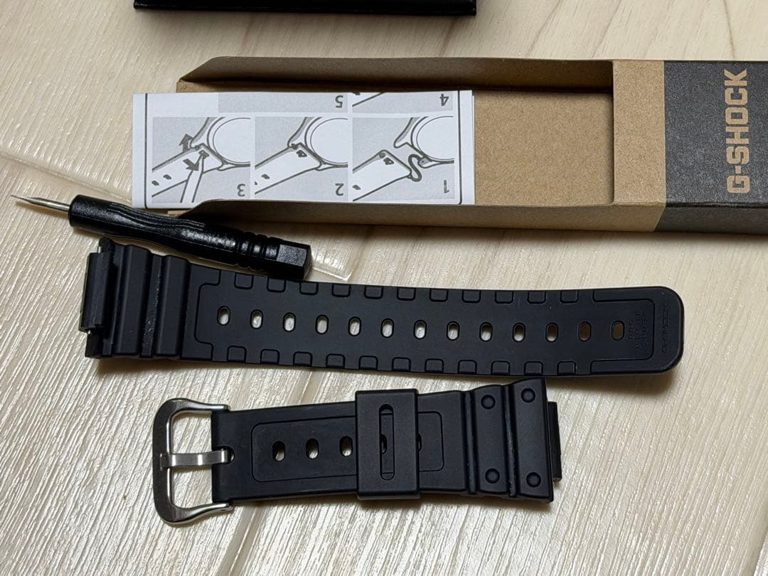 G-SHOCK GBM-2100B-7AJF ホワイト/ブラック　替えベルト付