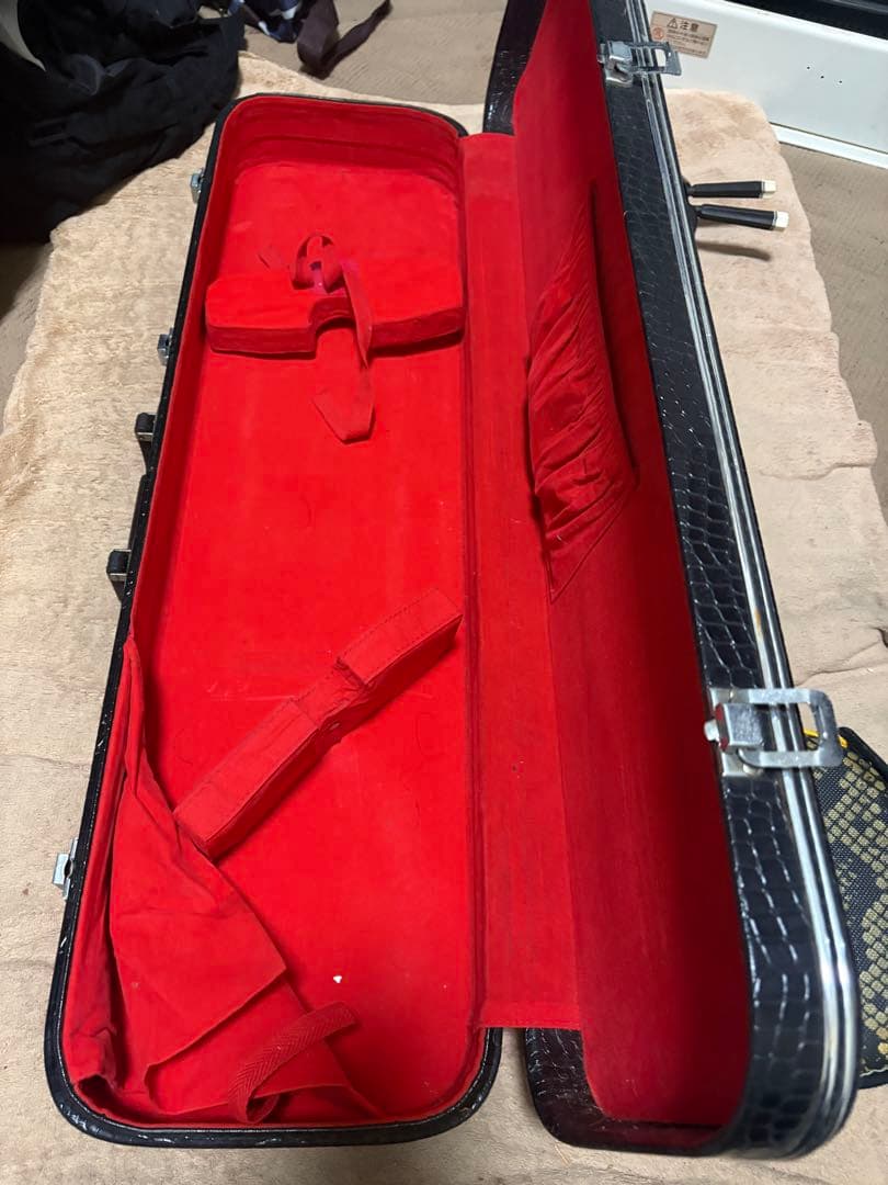 三線 本体 ケース付き　本、木製ウマ、消音ウマ、替弦2本付き、カラクイ付き