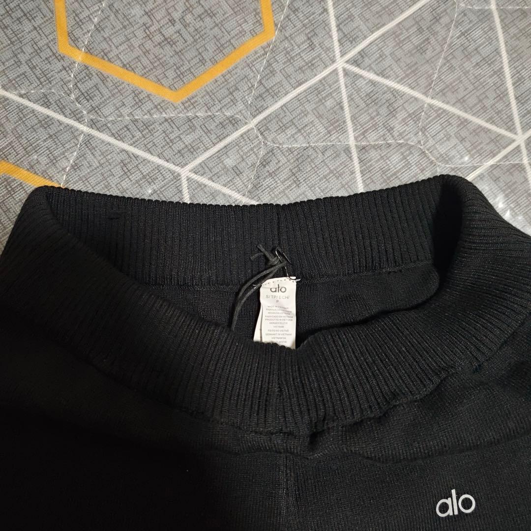 Alo Yoga グレー ポロシャツ & パンツ セットアップ Black