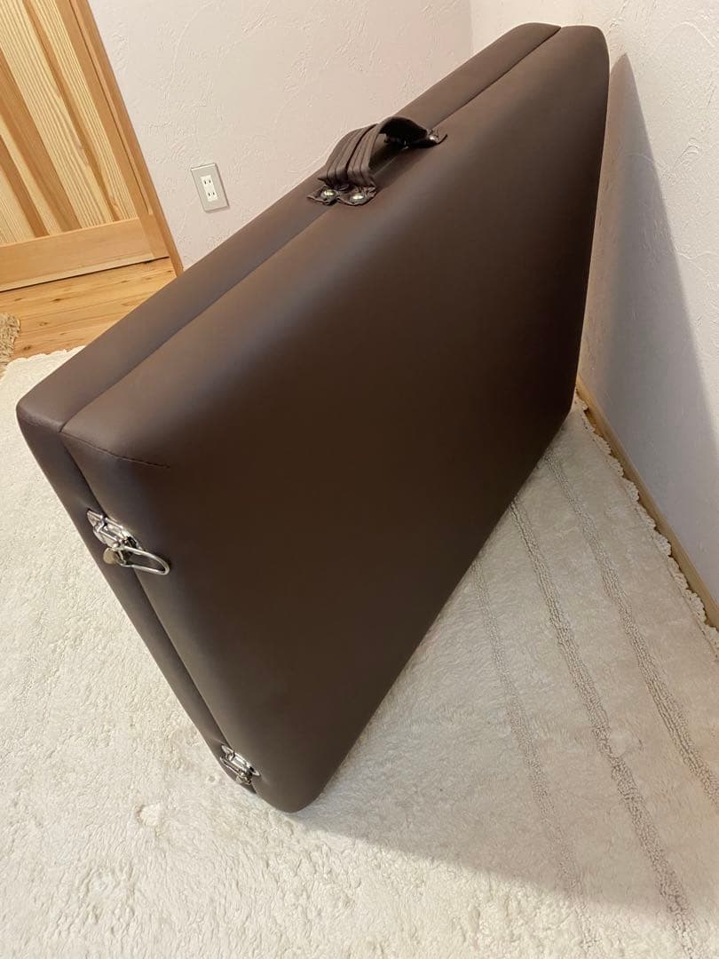 軽量 折りたたみ マッサージベッド 木製・有孔 チョコレート