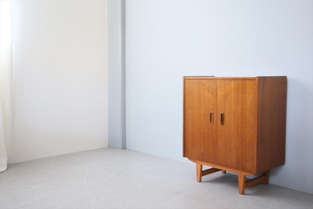 英国アンティークチークキャビネット/木製サイドボード/キッチン収納(91-160