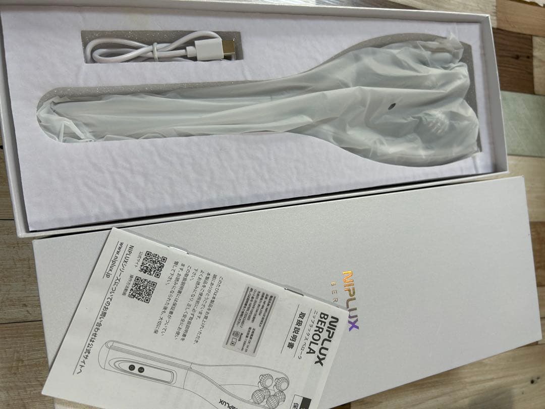 NIPLUX BEROLA ニップラックス　べローラ　美顔ローラー