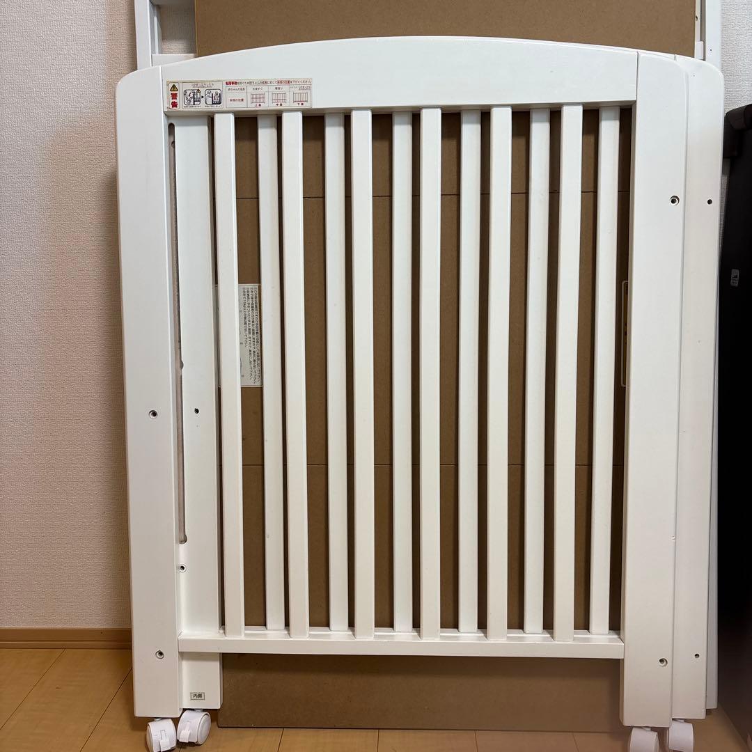 カトージ　ベビーベッド　ホワイト