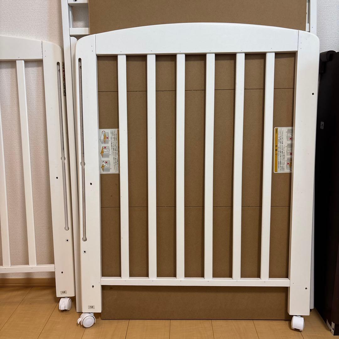 カトージ　ベビーベッド　ホワイト