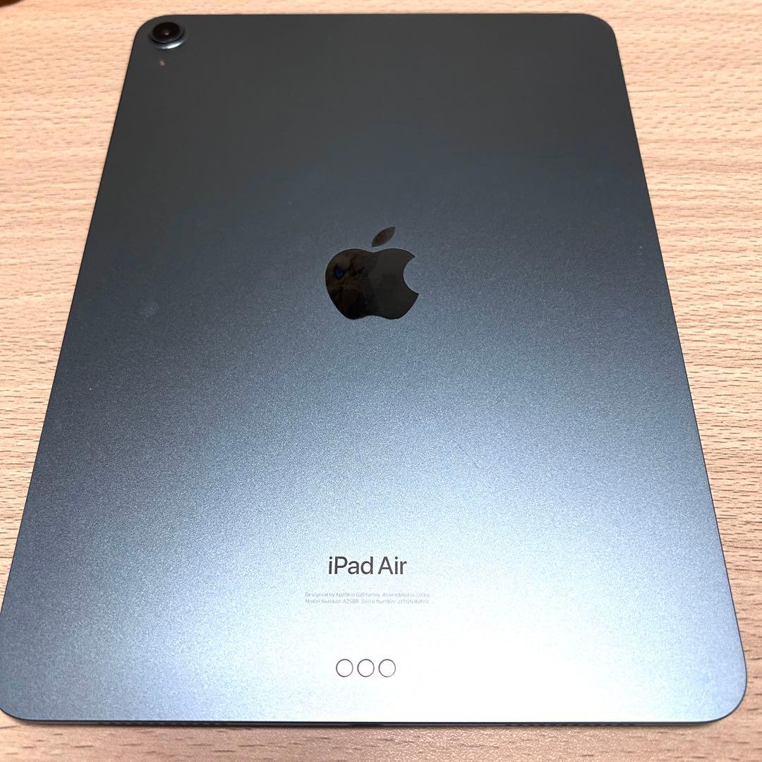 iPad Air 10.9インチ 第5世代 iPadケース付き