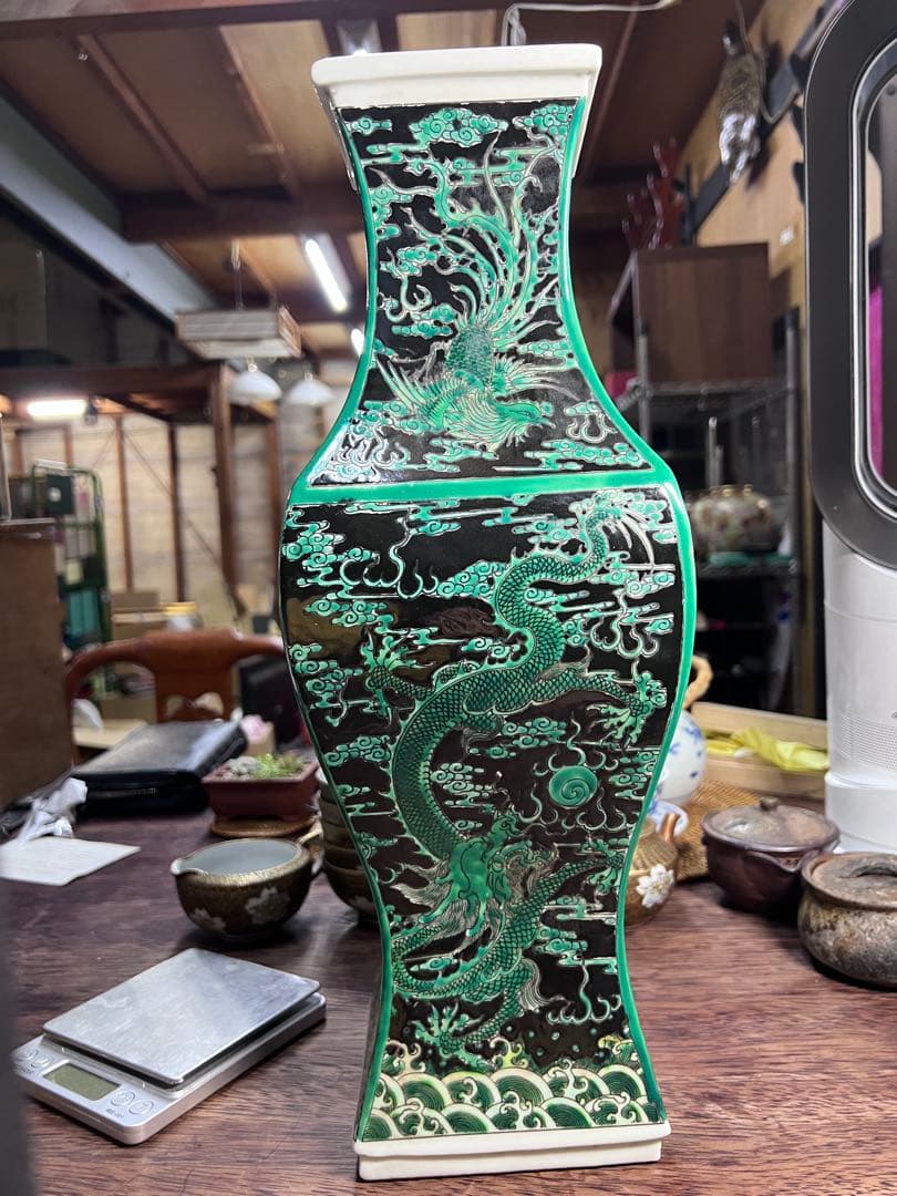 緑交趾 龍装飾の花瓶- 高さ42cm