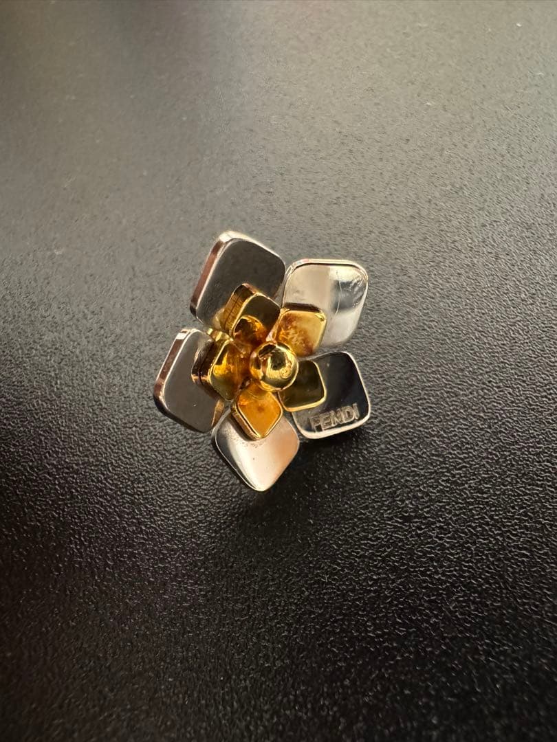 Fendi フラワーピアス シルバー ゴールド