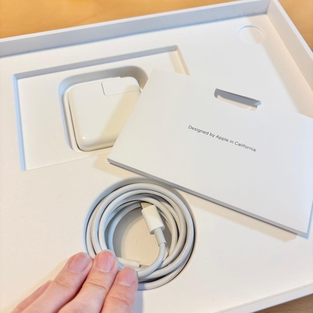 MacBook Air 《Apple M1チップ搭載13インチ》