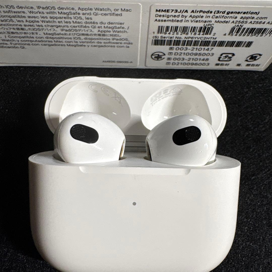 AirPods 第3世代 Apple 正規品 ケース付き 動作確認済　美品
