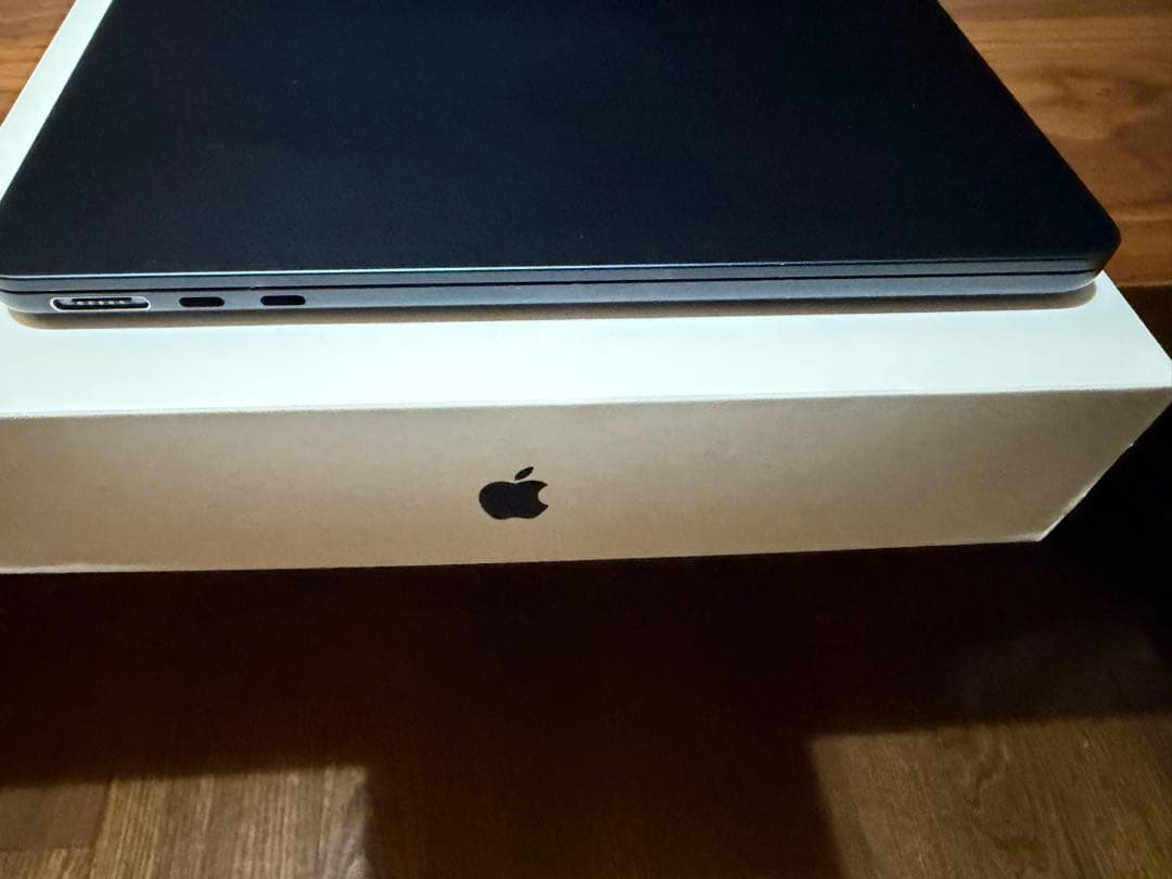 Apple MacBook Air ミッドナイト本体