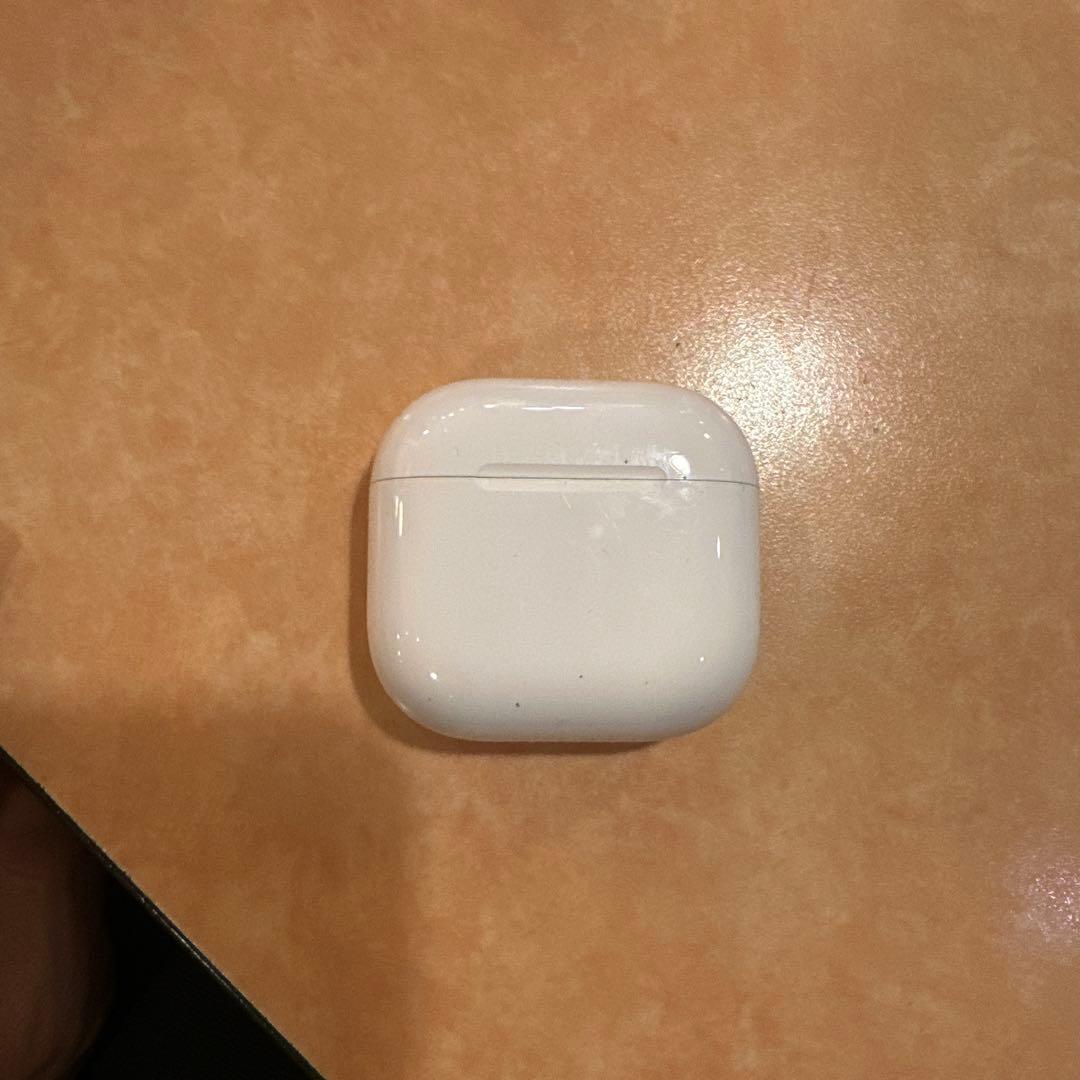 ♾*️様 AirPods4本体 ホワイト