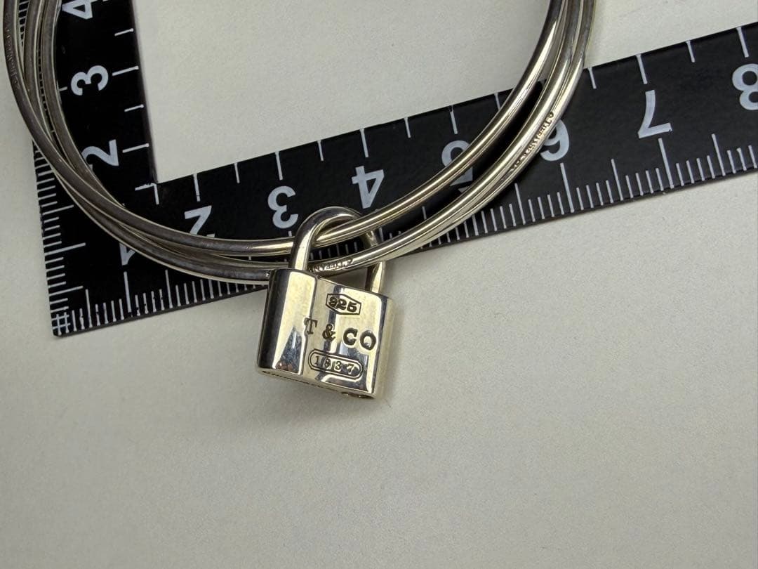 Tiffany & Co. ロック付きバングル